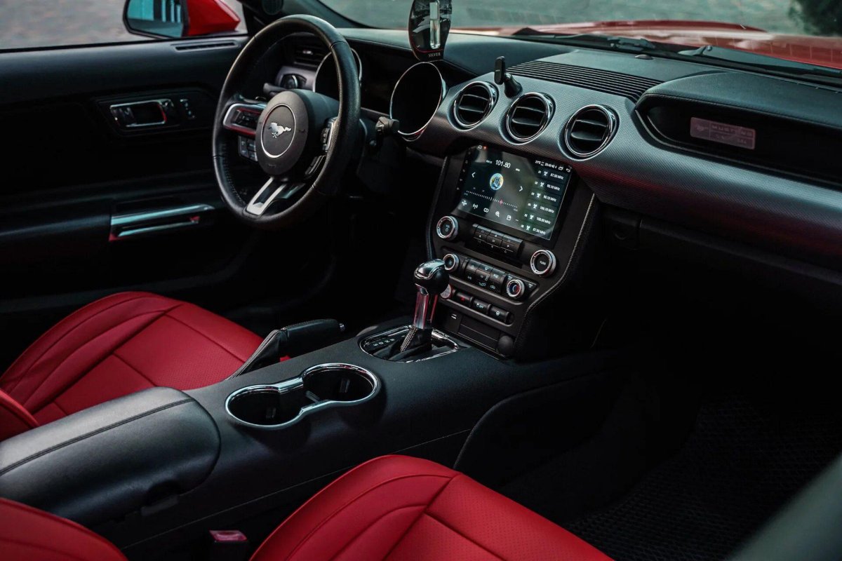 Форд Мустанг 6 кабриолет салон