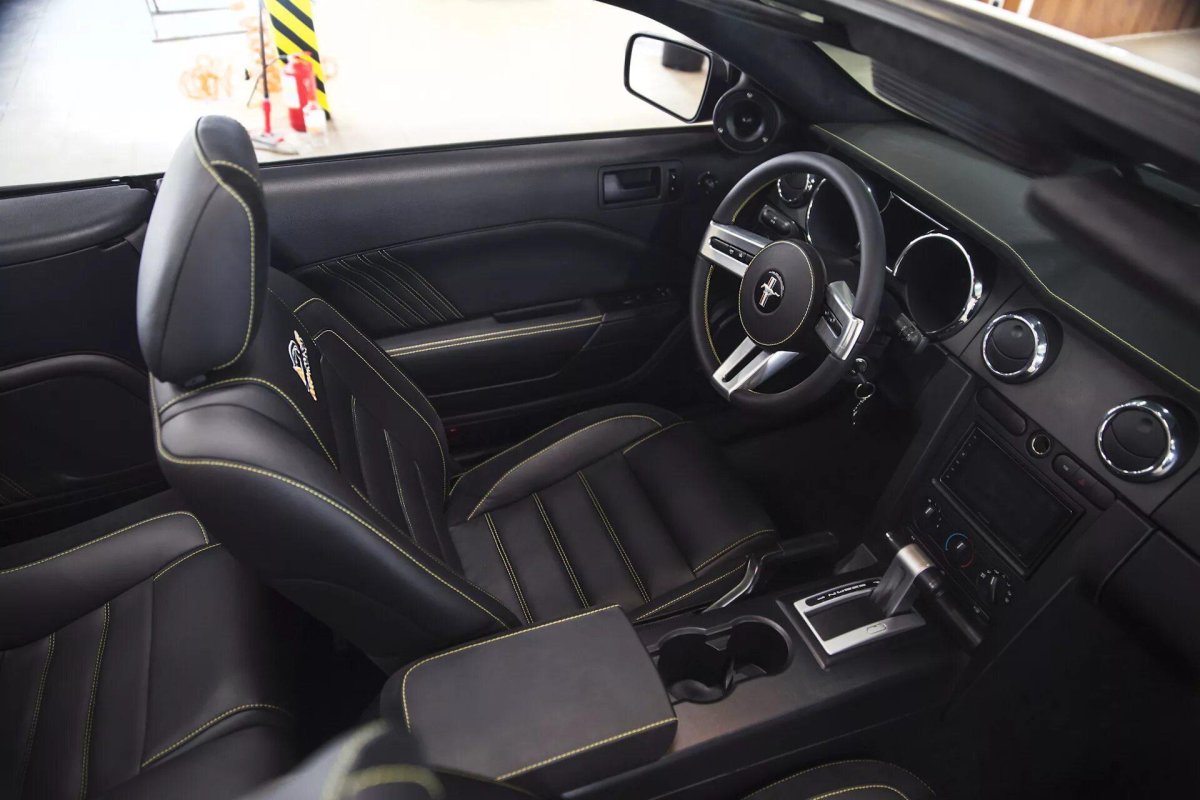 Форд Мустанг 2008 салон