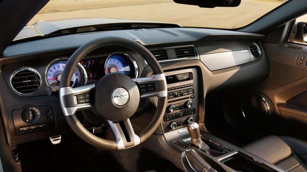 Ford Mustang 2012 салон
