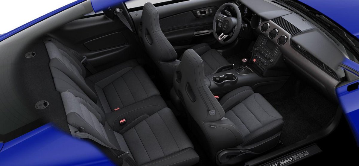 Ford Mustang 2020 салон сзади