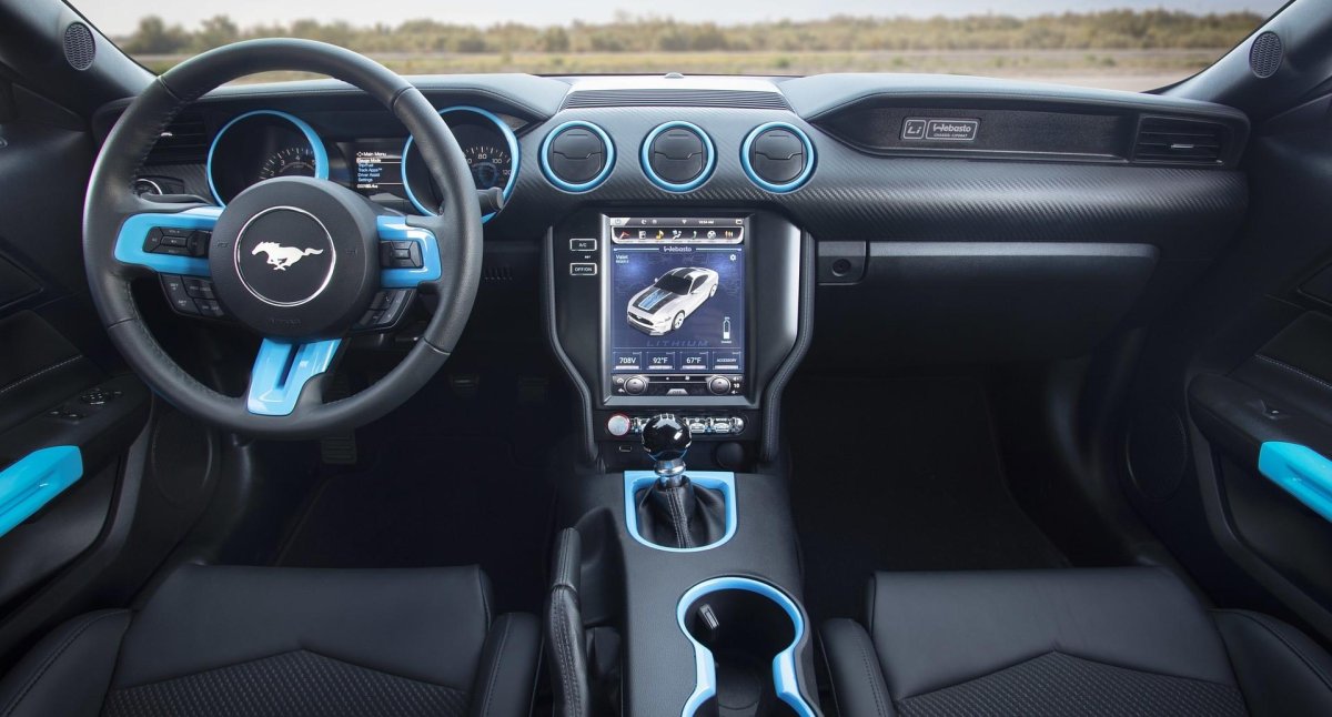 Форд Мустанг 2018 салон