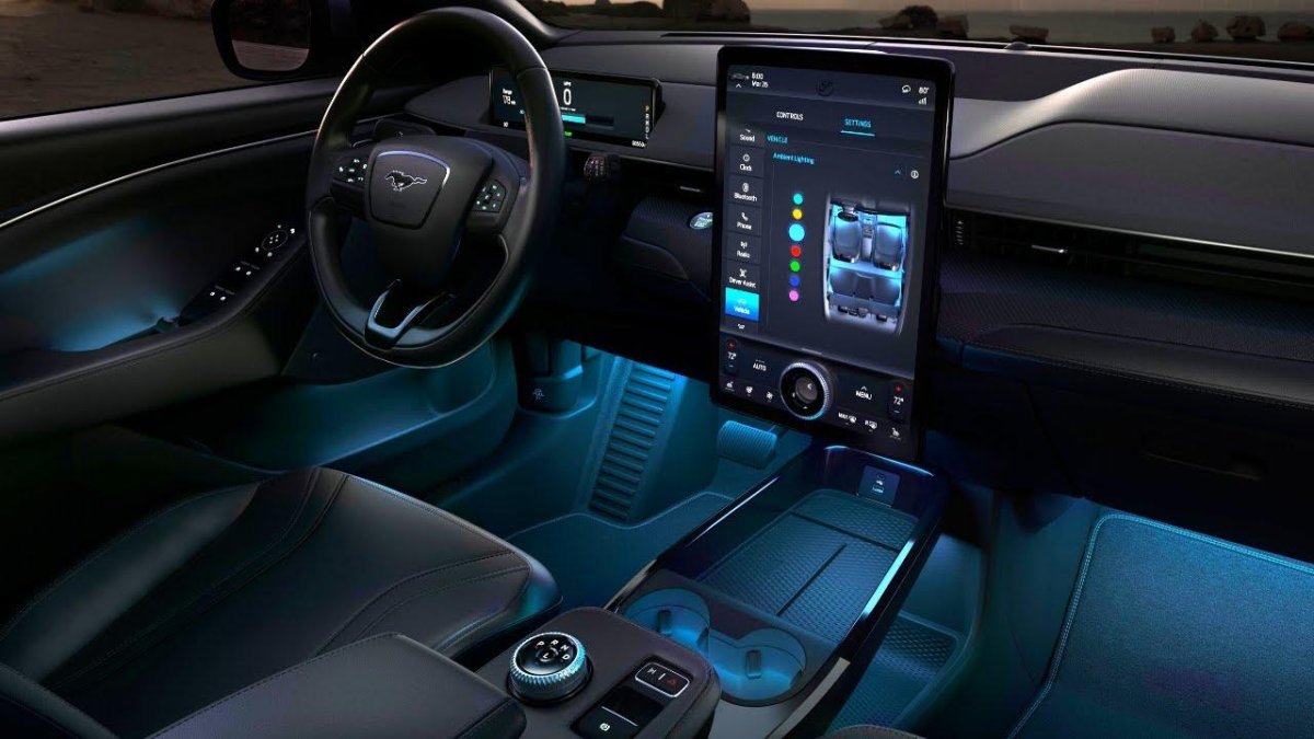 Ford Mustang 2021 салон