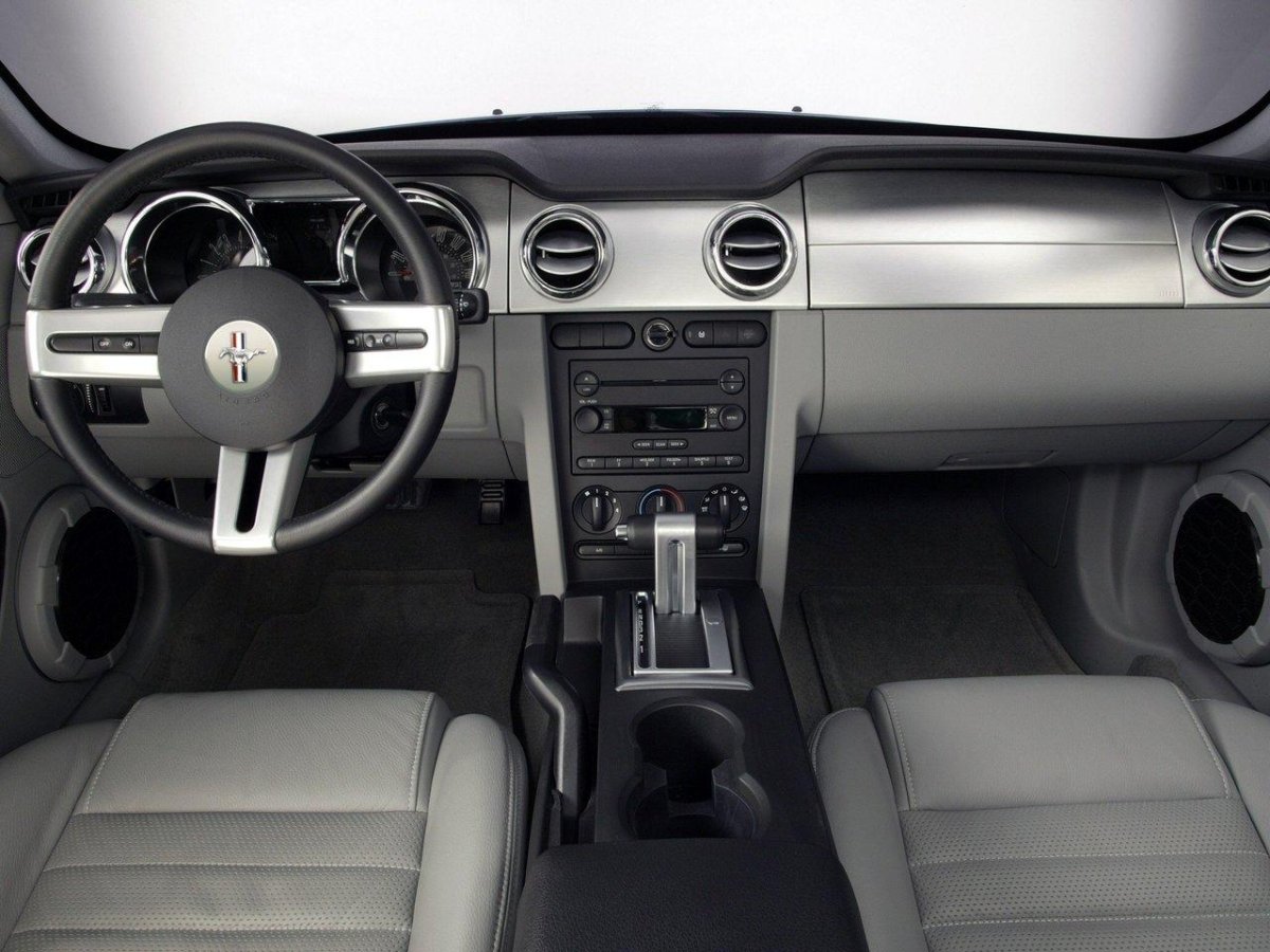 Ford Mustang 2005 салон