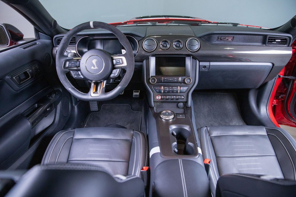 Форд Мустанг 2019 салон