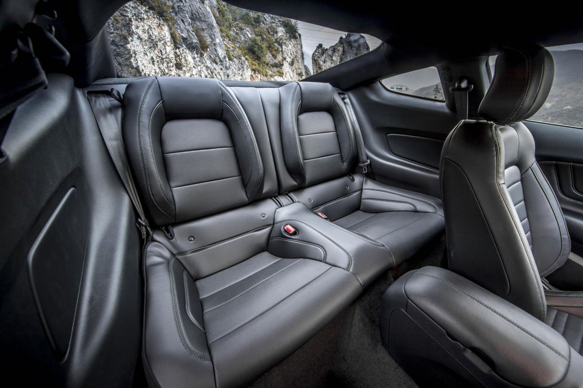 Форд Мустанг 2019 салон