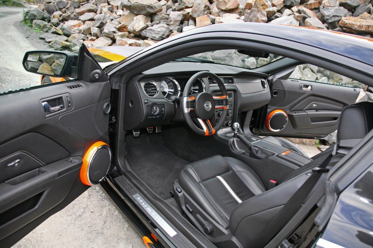 Форд Мустанг ГТ салон