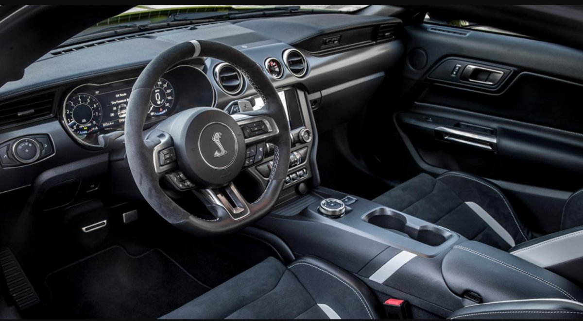 Ford Mustang 2020 салон