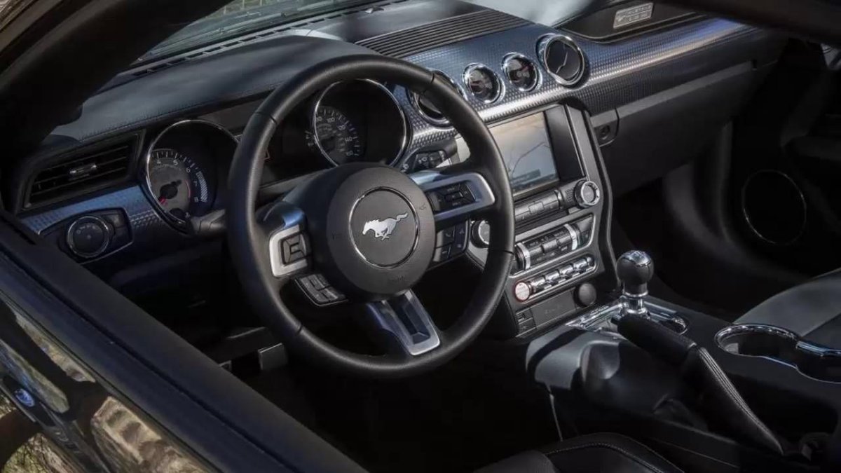 Форд Мустанг 2015 салон