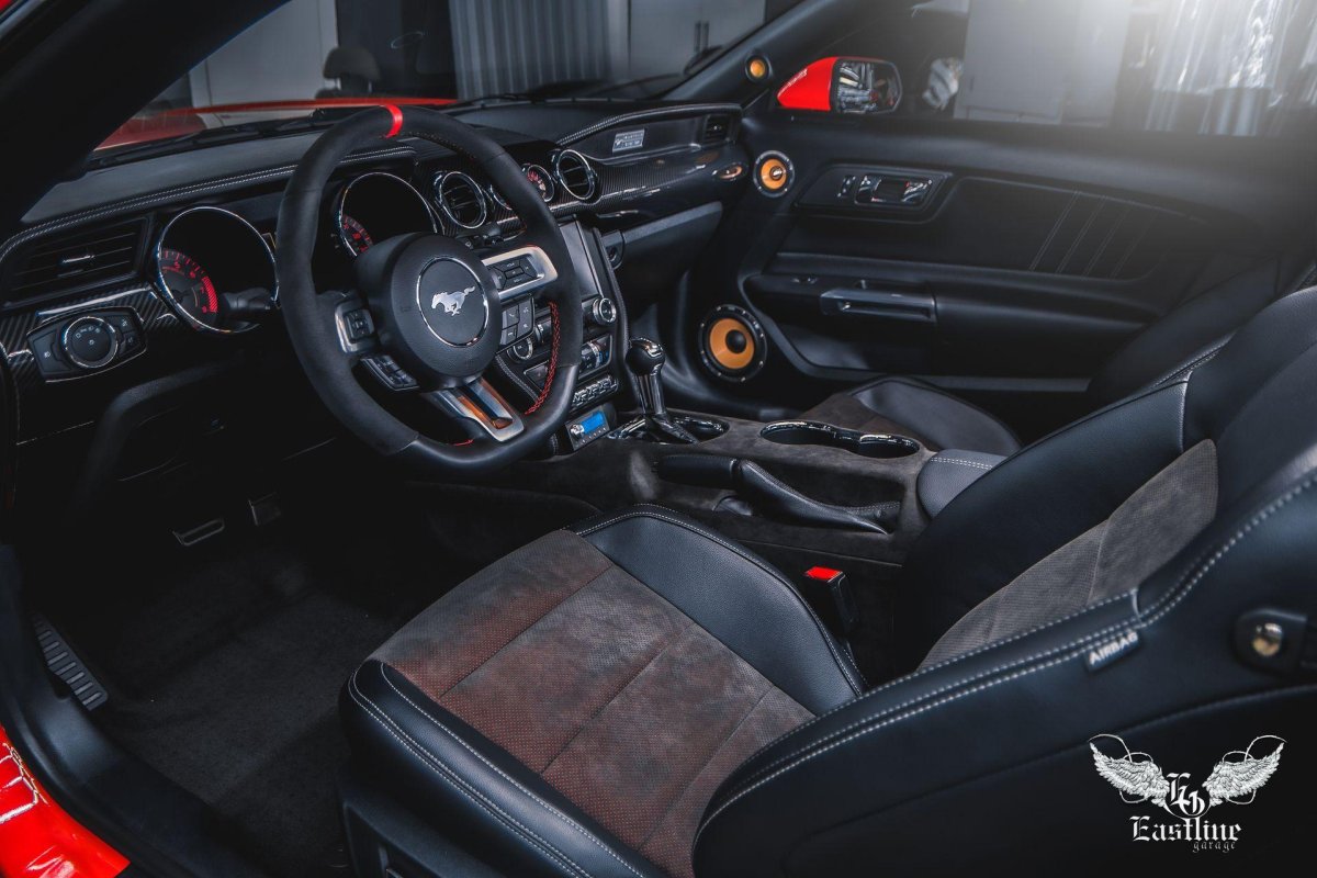 Перешивка салона Форд Мустанг