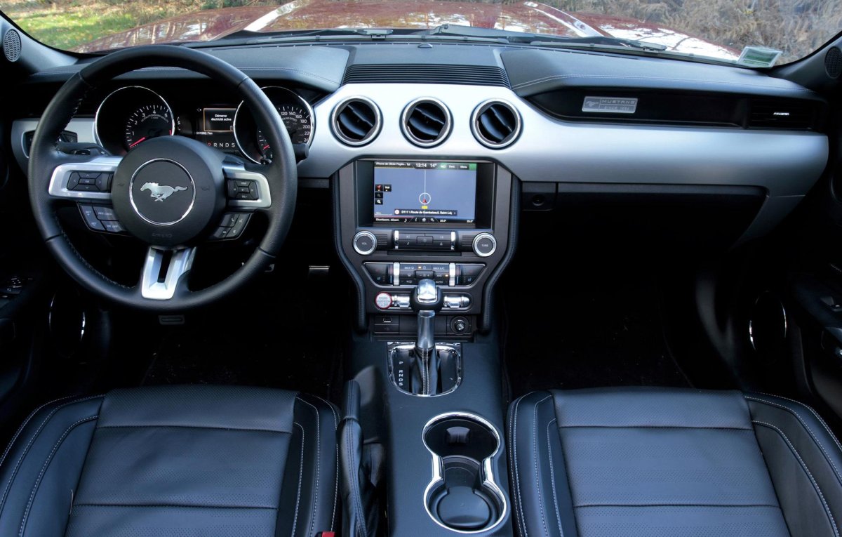 Форд Мустанг 2017 салон