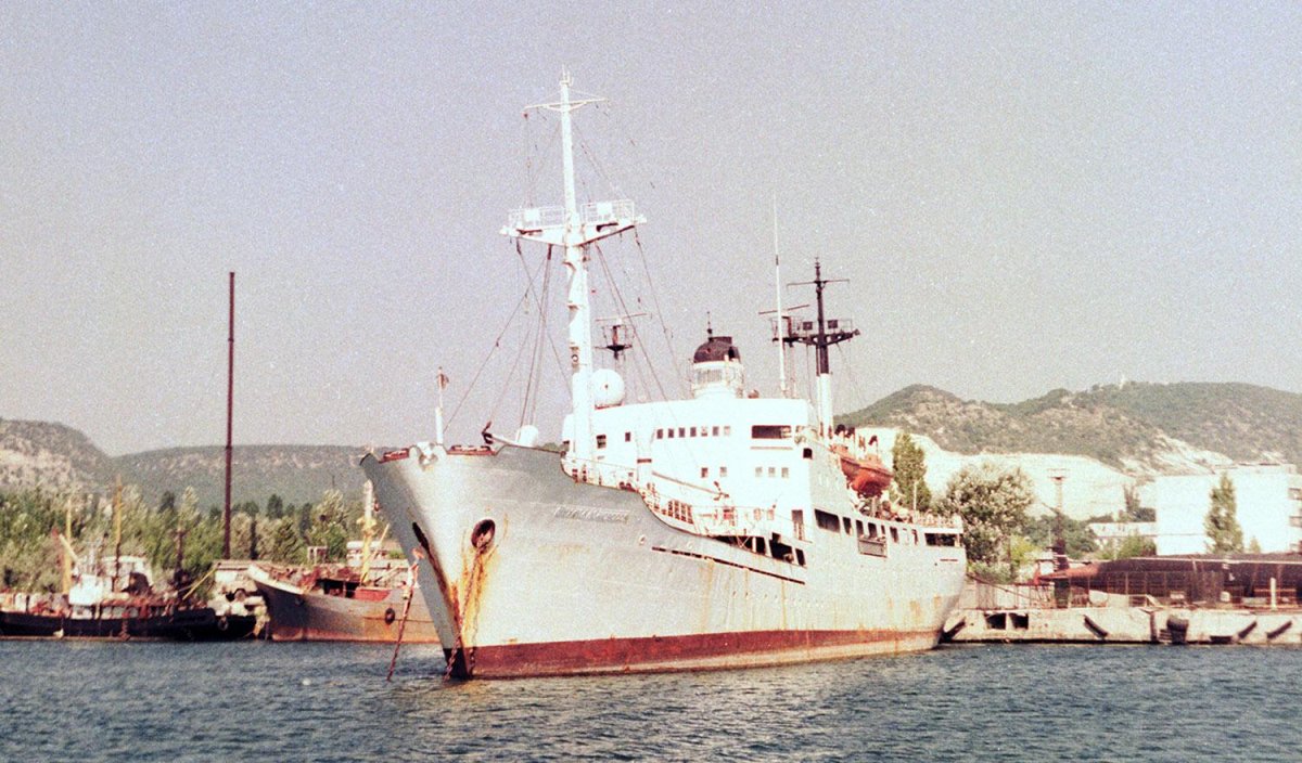 Судно Михаил Ломоносов