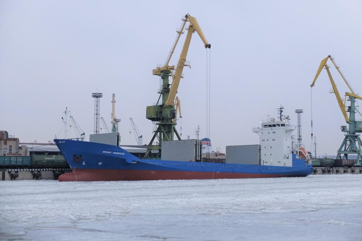 Судно Михаил Ломоносов