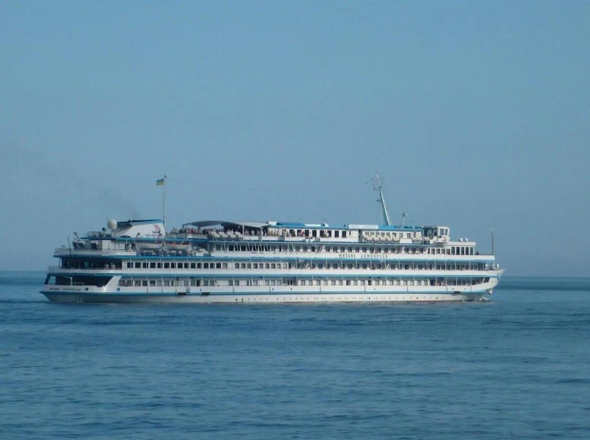 Круизный теплоход «Михаил Ломоносов»