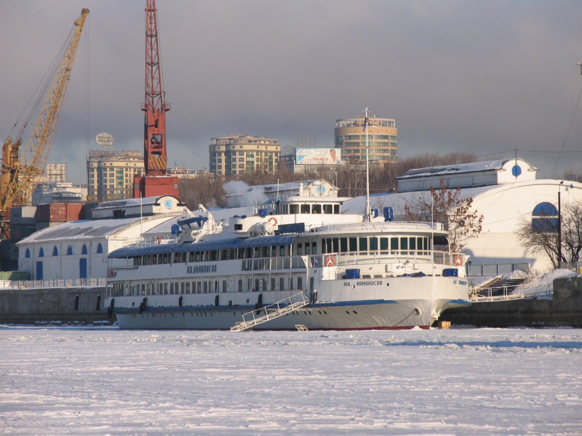Речной порт в Ломоносове