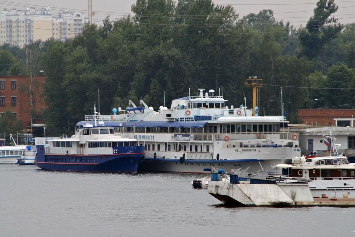 Теплоход Михаил Ломоносов Виктора Рыбина