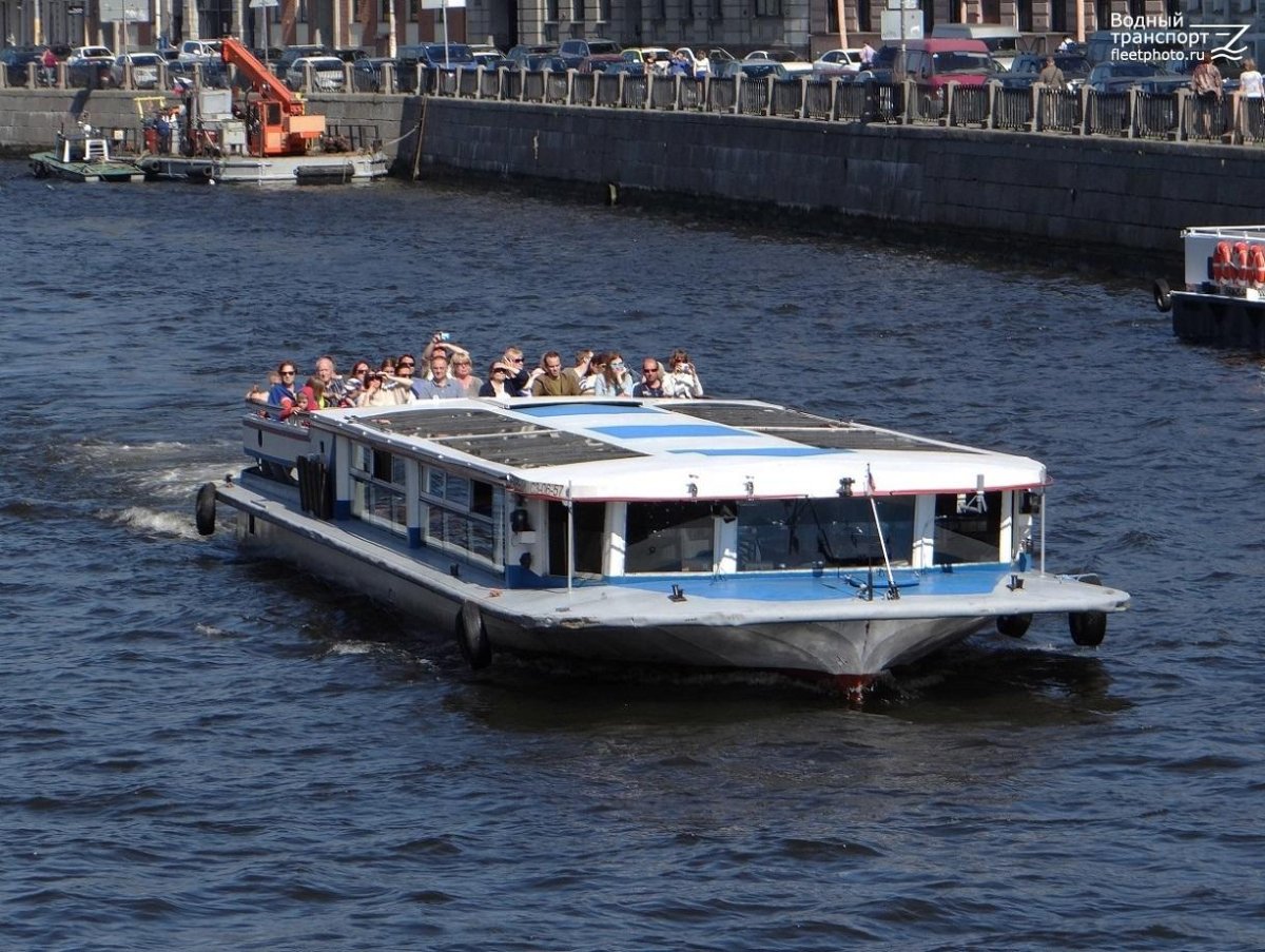 Теплоход Фонтанка СПБ