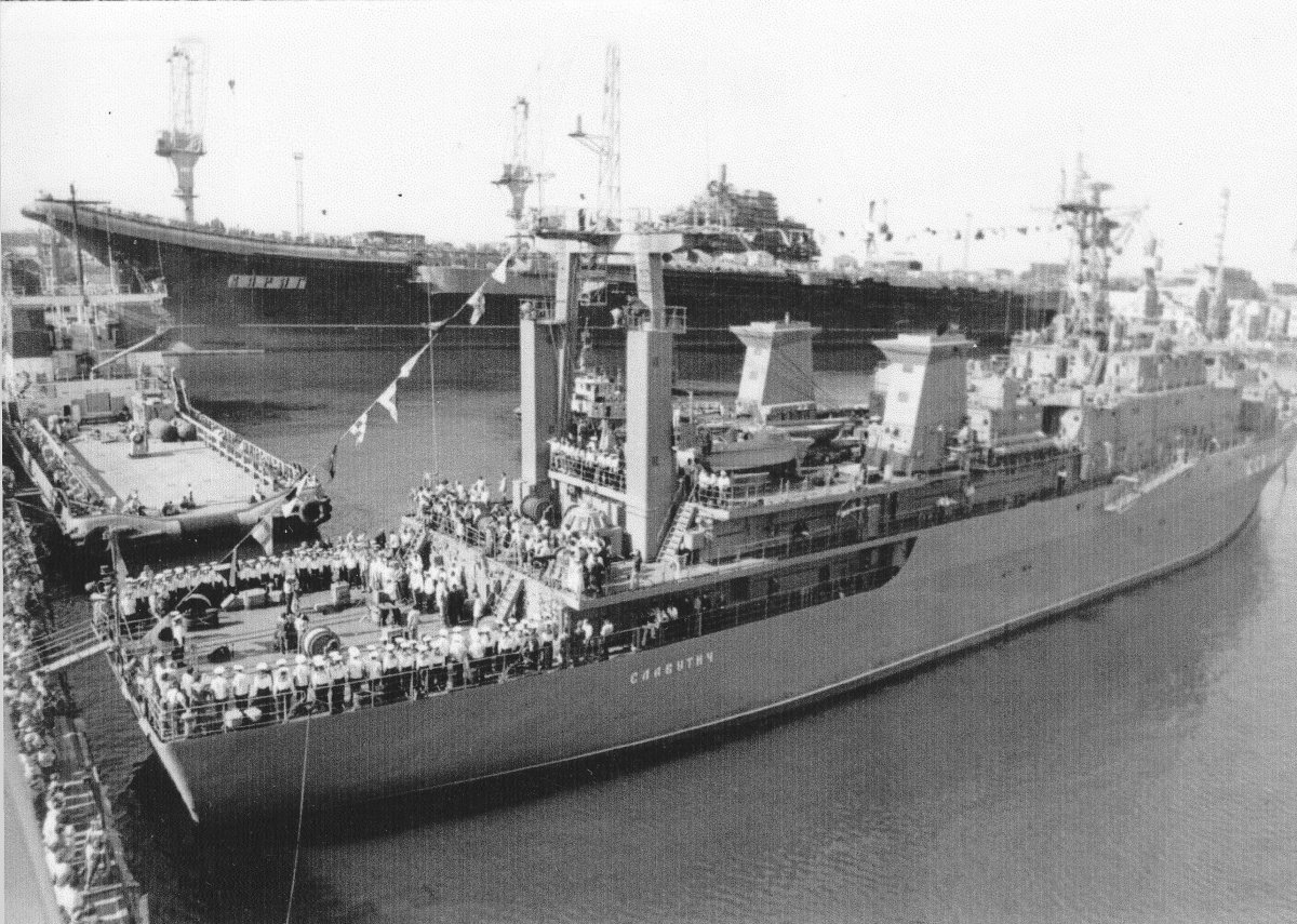 Корабль управления Славутич проекта 12884