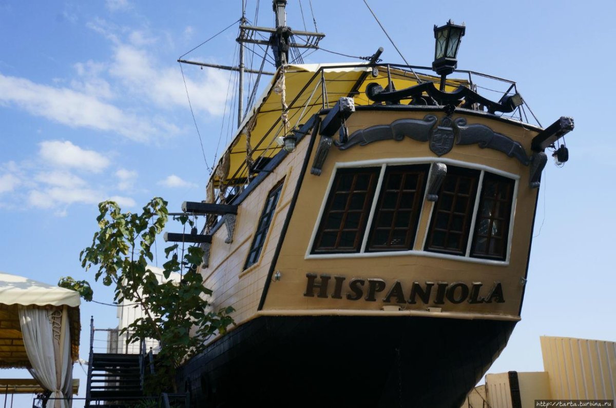 Корабль Испаньола в Ялте