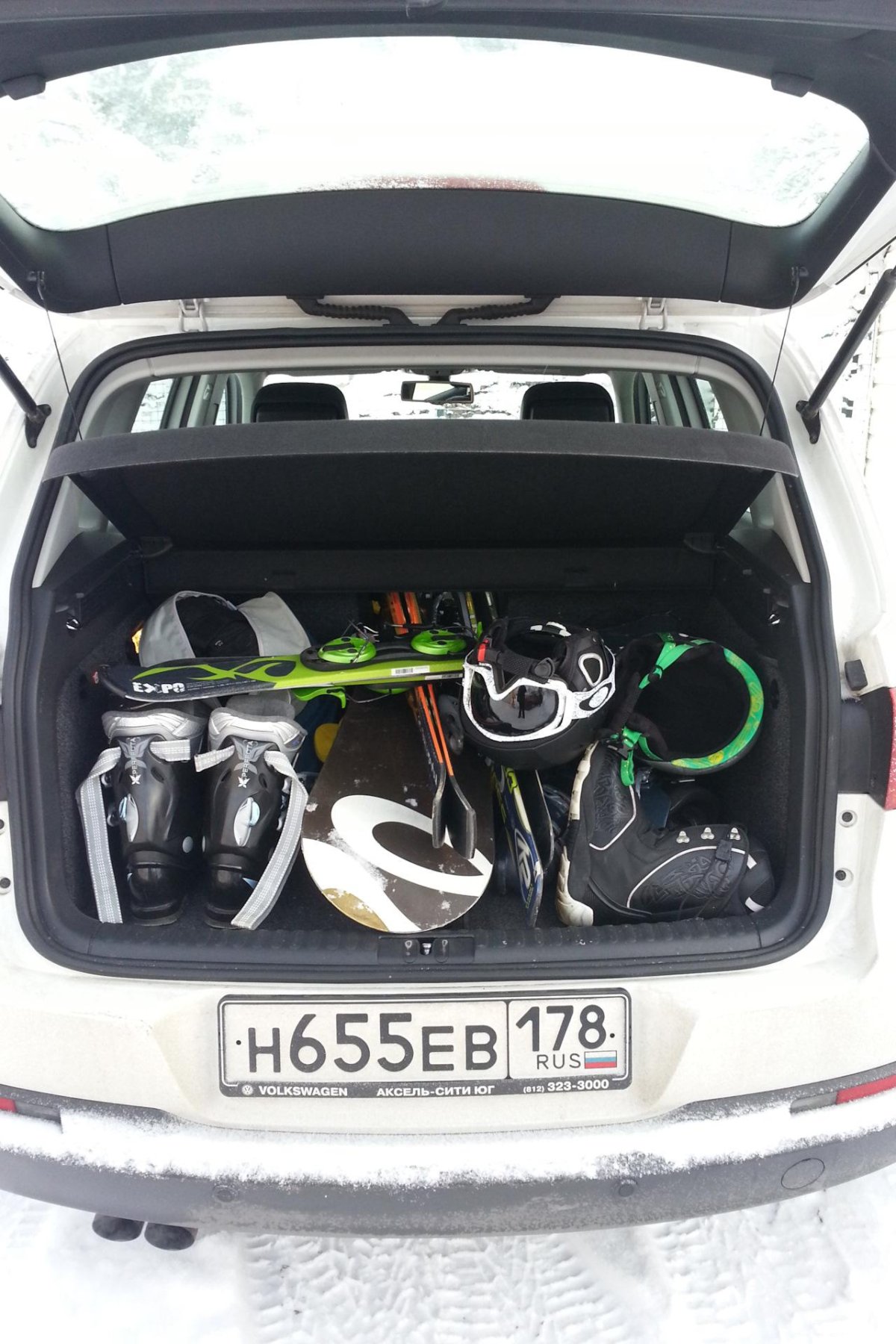 Тигуан 11 года высота багажника