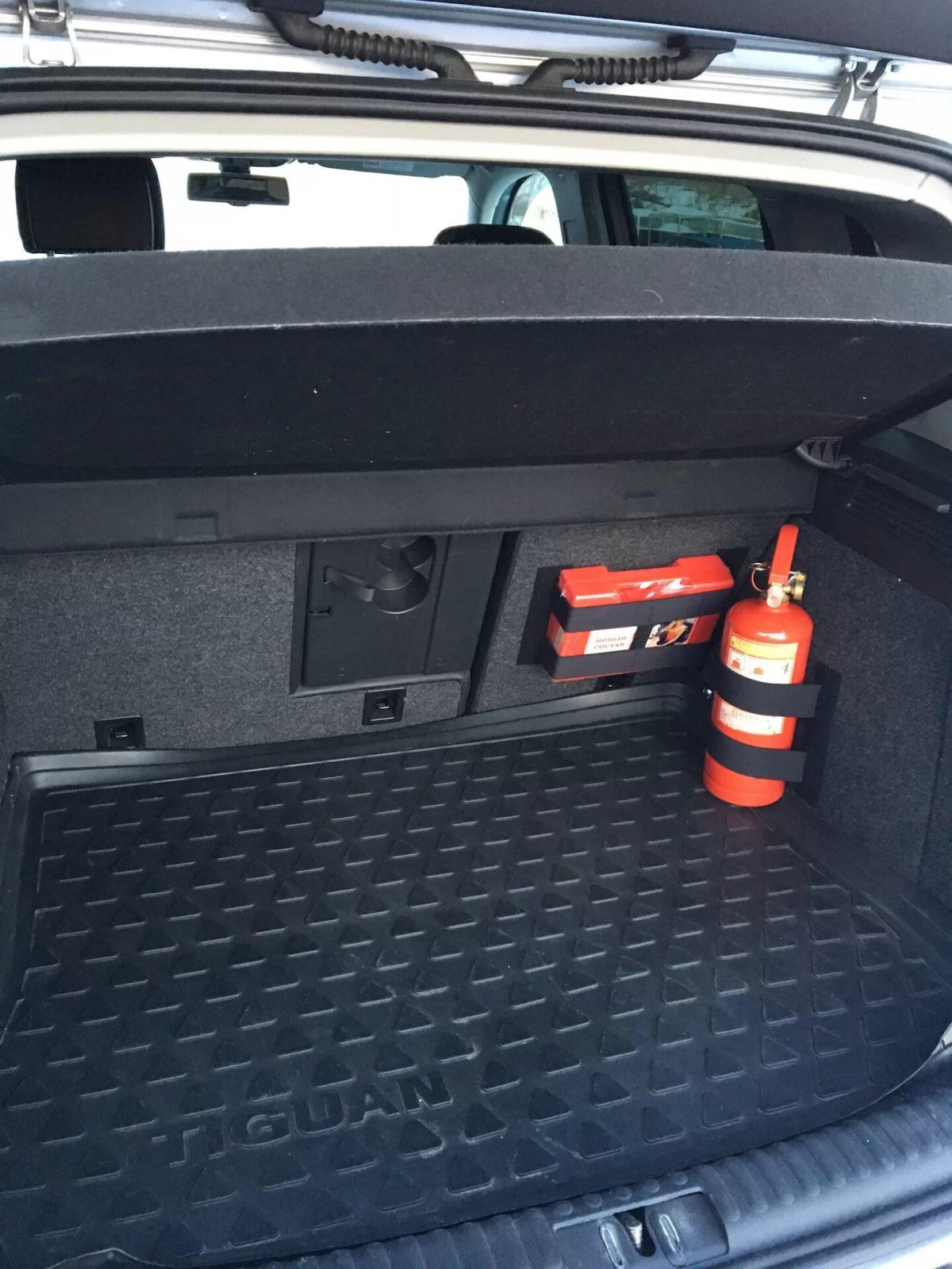 Полка багажника Тигуан 2