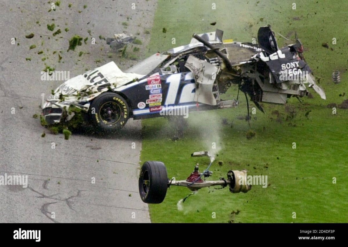 Разбитые гоночные машины