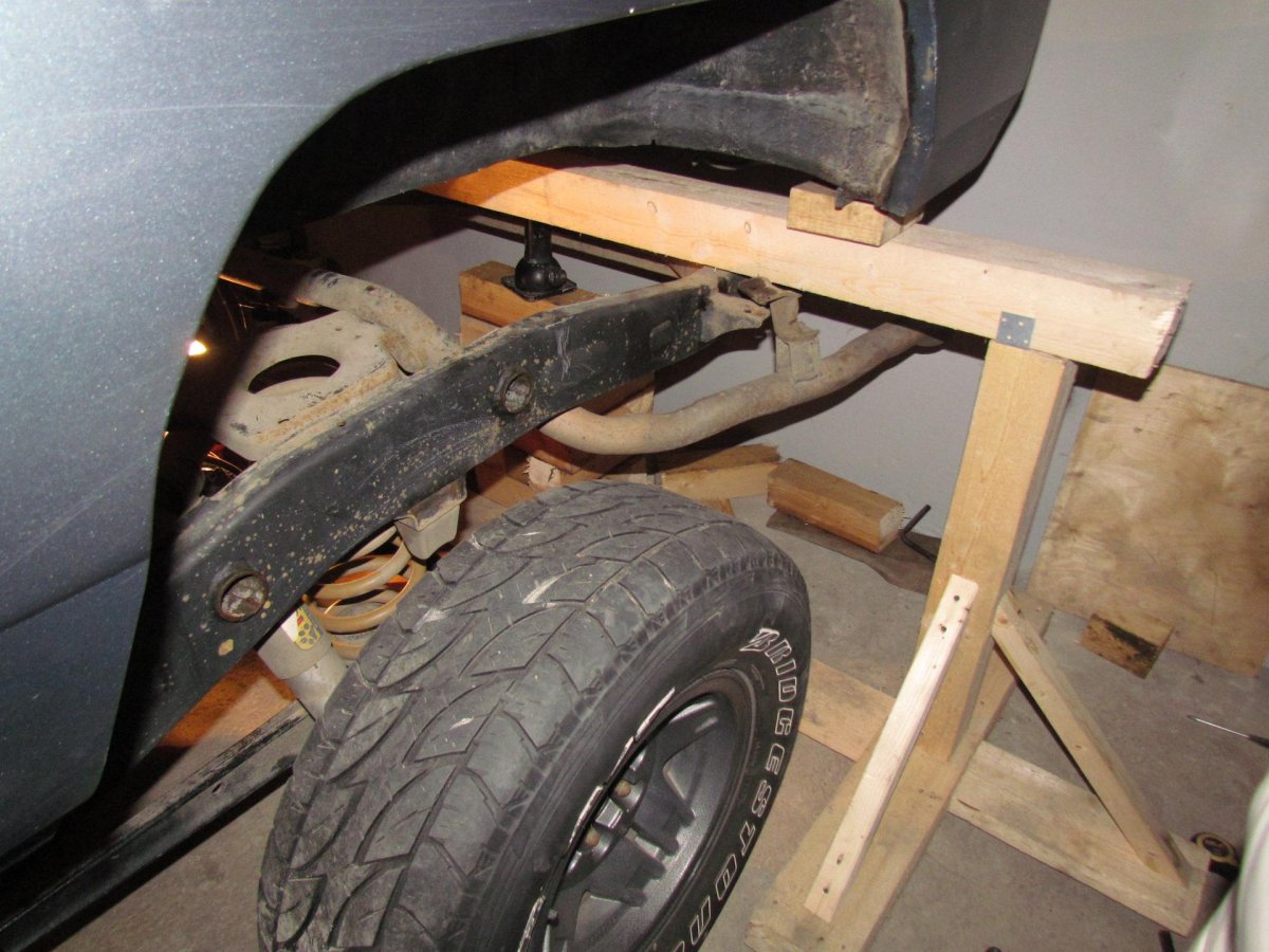 Поднятие кузова рамного внедорожника