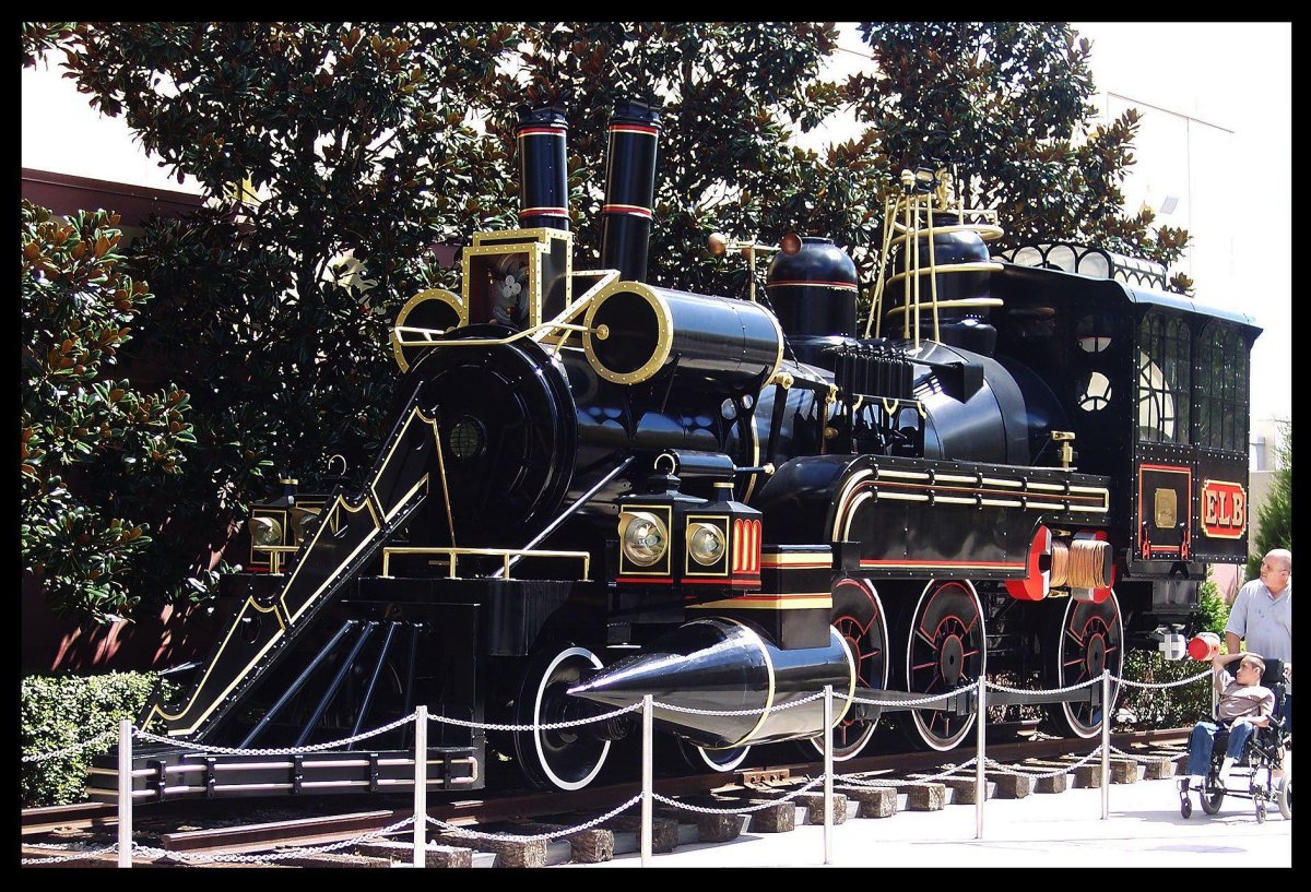 Паровоз из назад в будущее