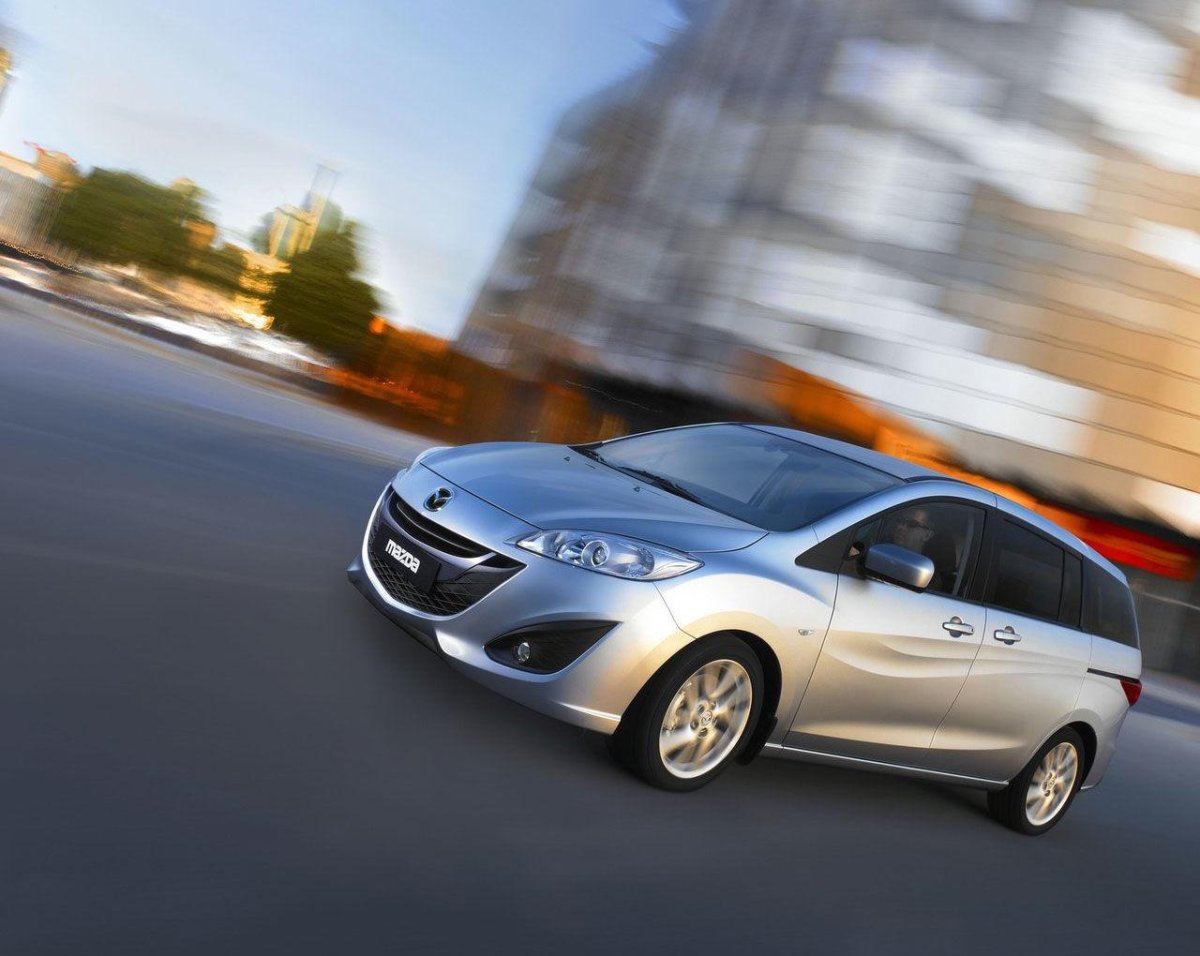 Мазда 5 автомобиль для всей семьи