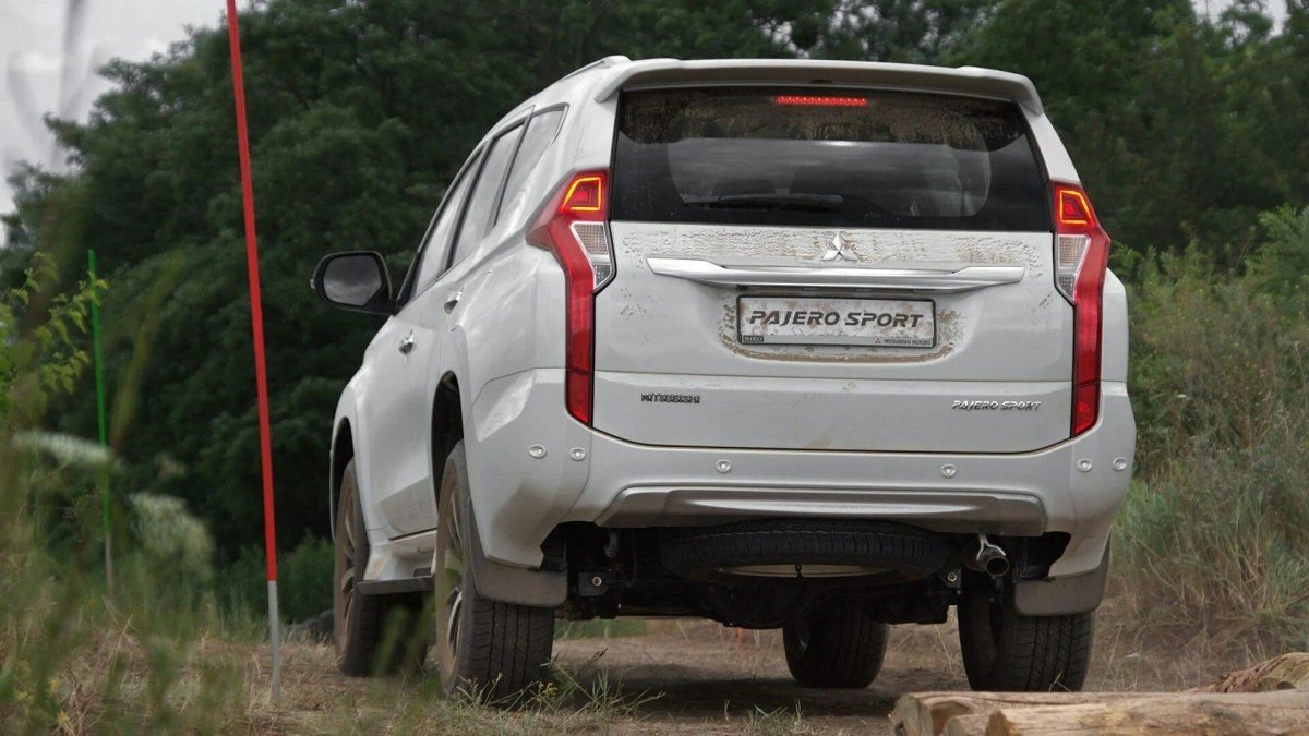Mitsubishi Pajero Sport 2018 сзади