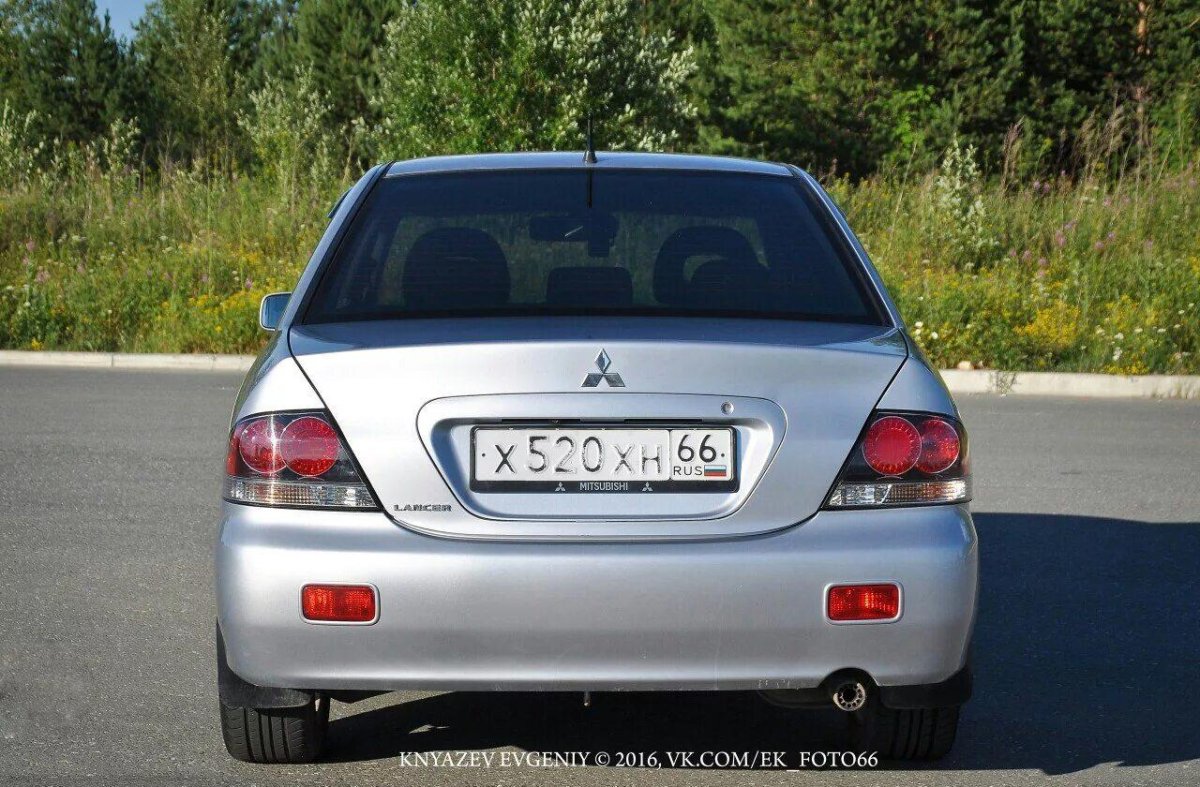 Mitsubishi Lancer 9 сзади