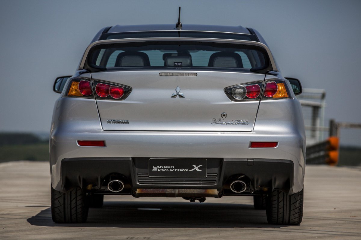 Лансер 10 Эволюшн сзади