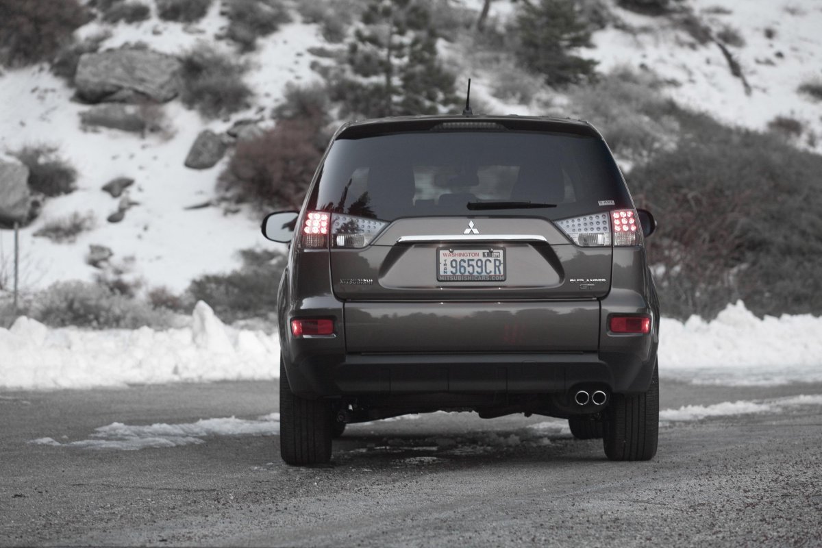 Mitsubishi Outlander XL 2010 сзади
