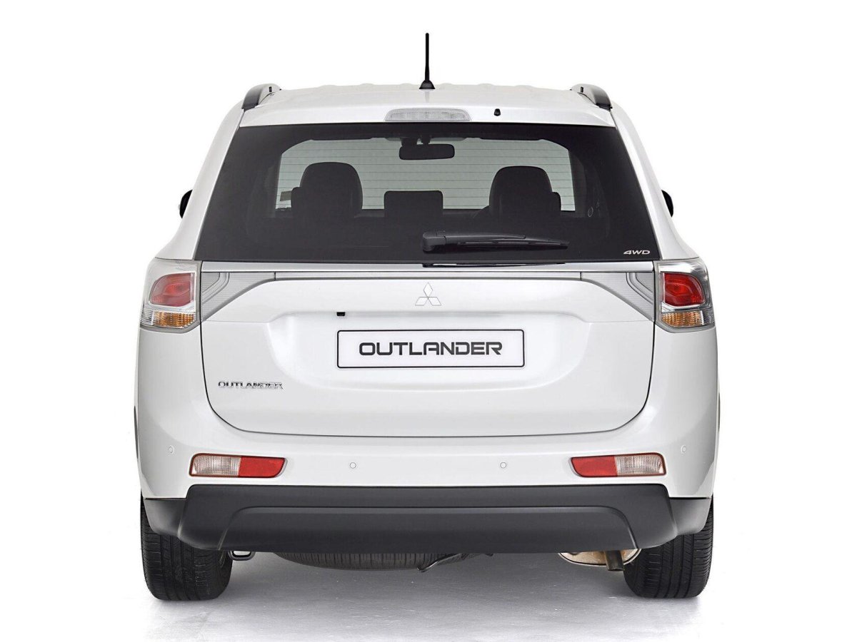 Митсубиси Аутлендер 2014 сзади
