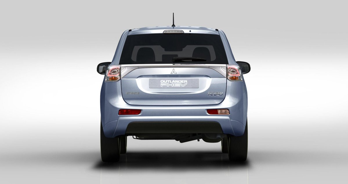 Mitsubishi Outlander PHEV 2013