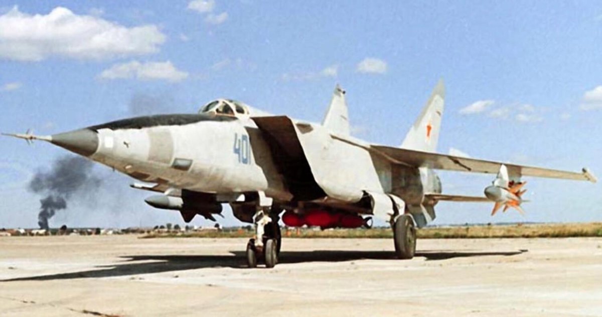 Истребитель-перехватчик миг-25