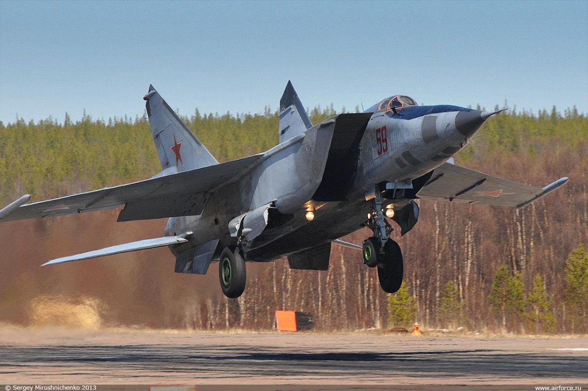 Mig 25