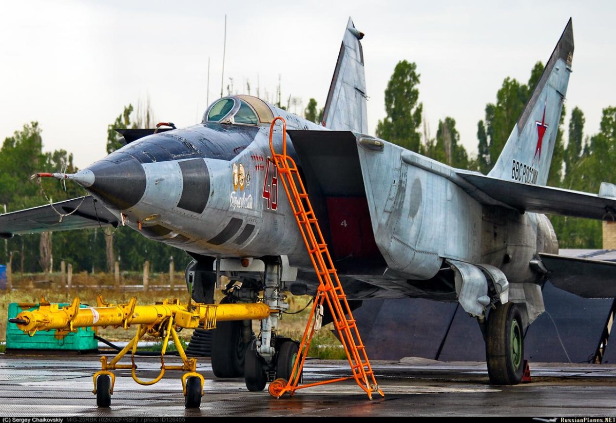Самолет миг 25