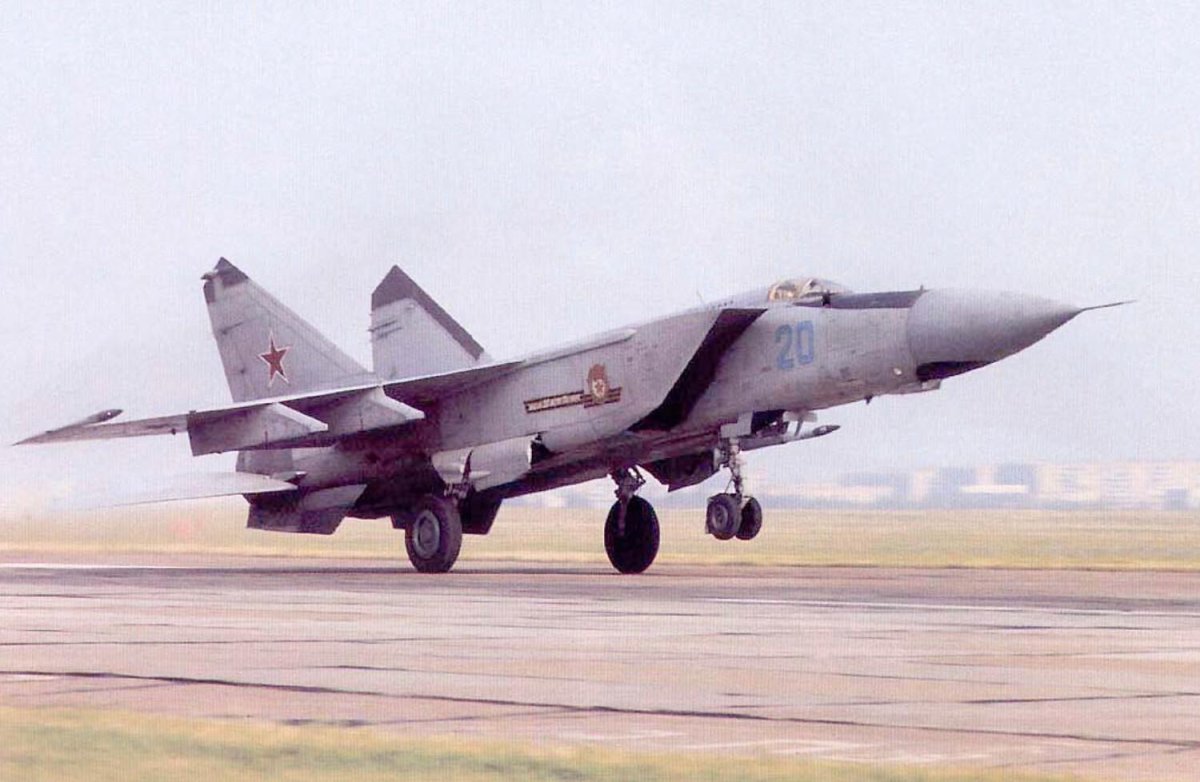 Mig 25