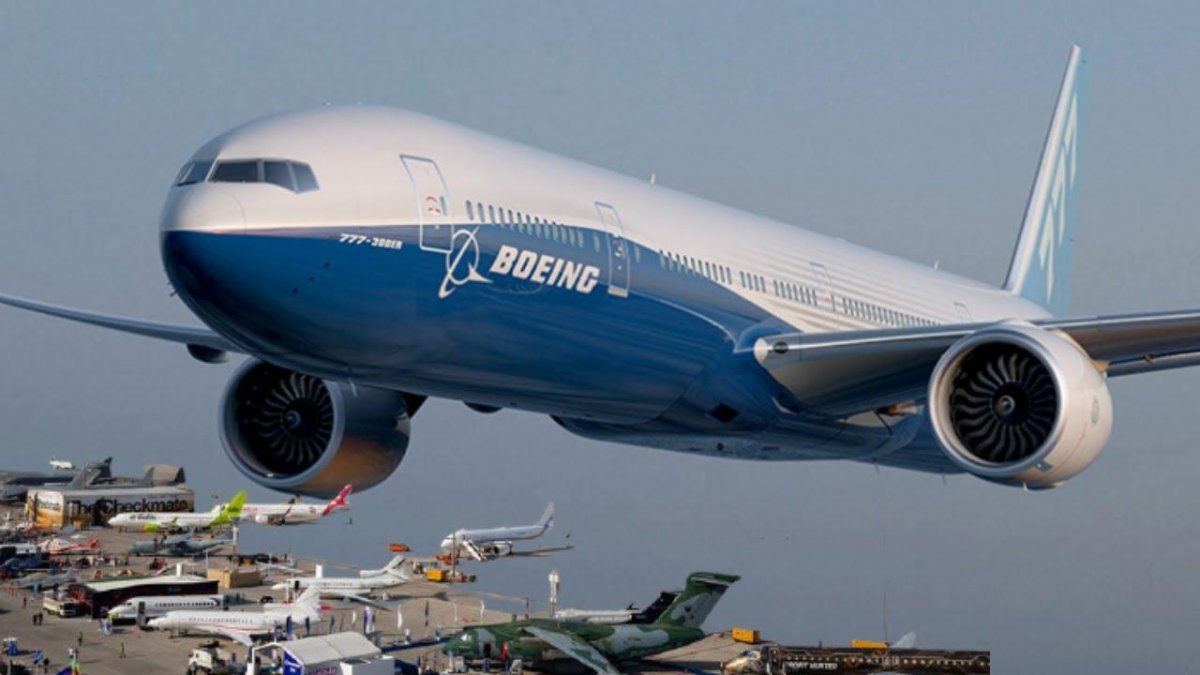 Самолет Боинг 777