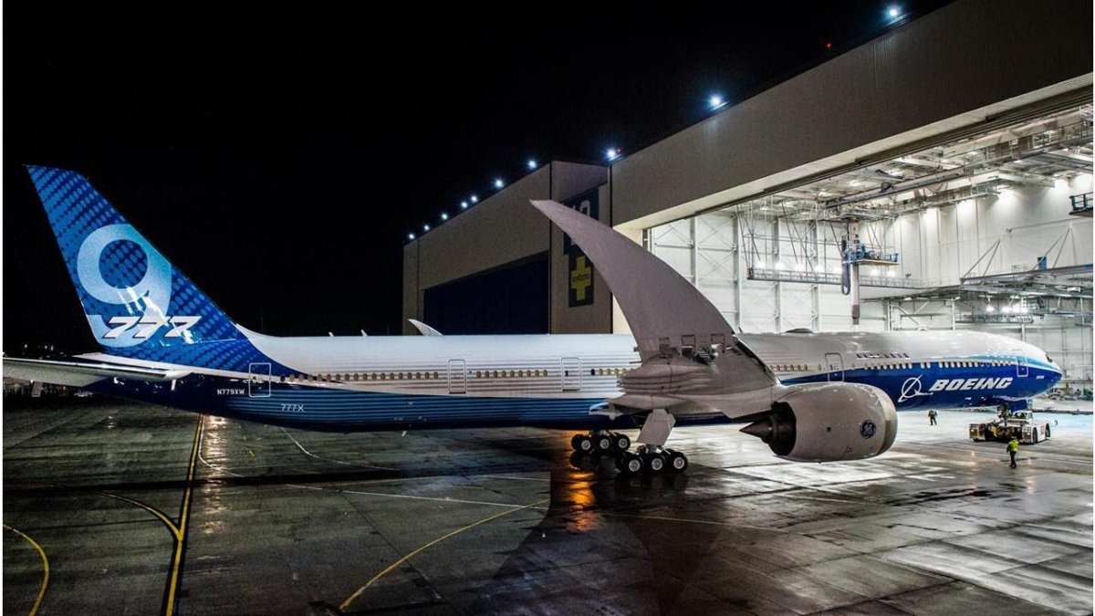 Самолет Боинг 777