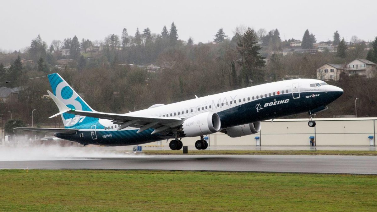 737 Max 8
