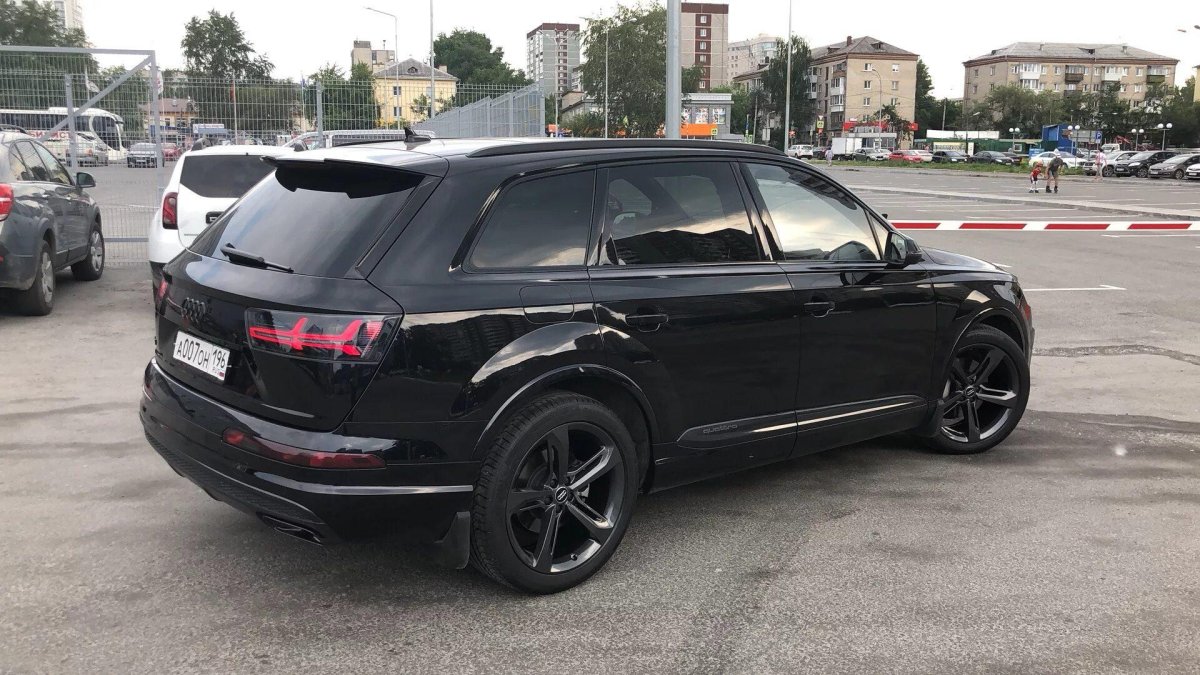 Audi q7 2017 Black