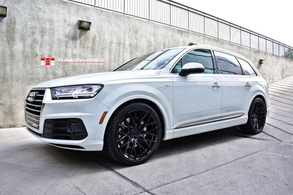 Audi q7 White