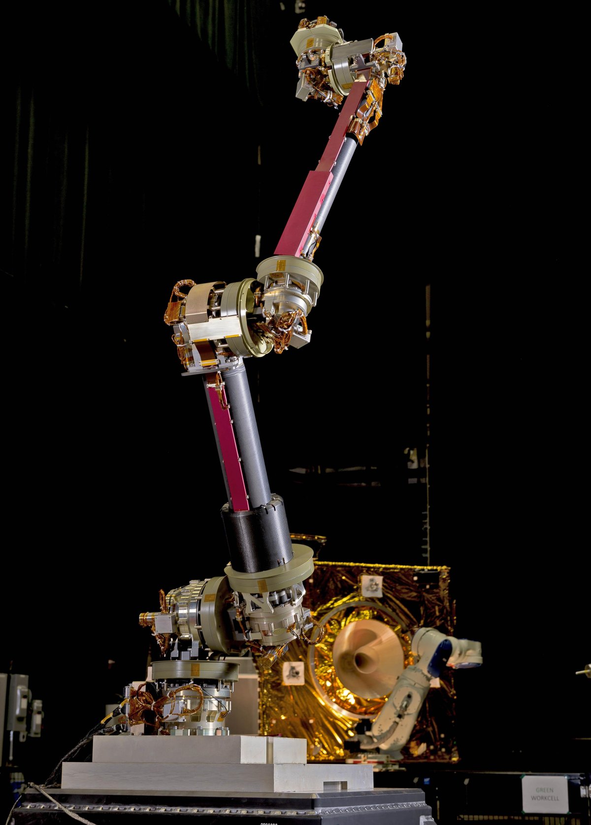 Робот манипулятор в космосе