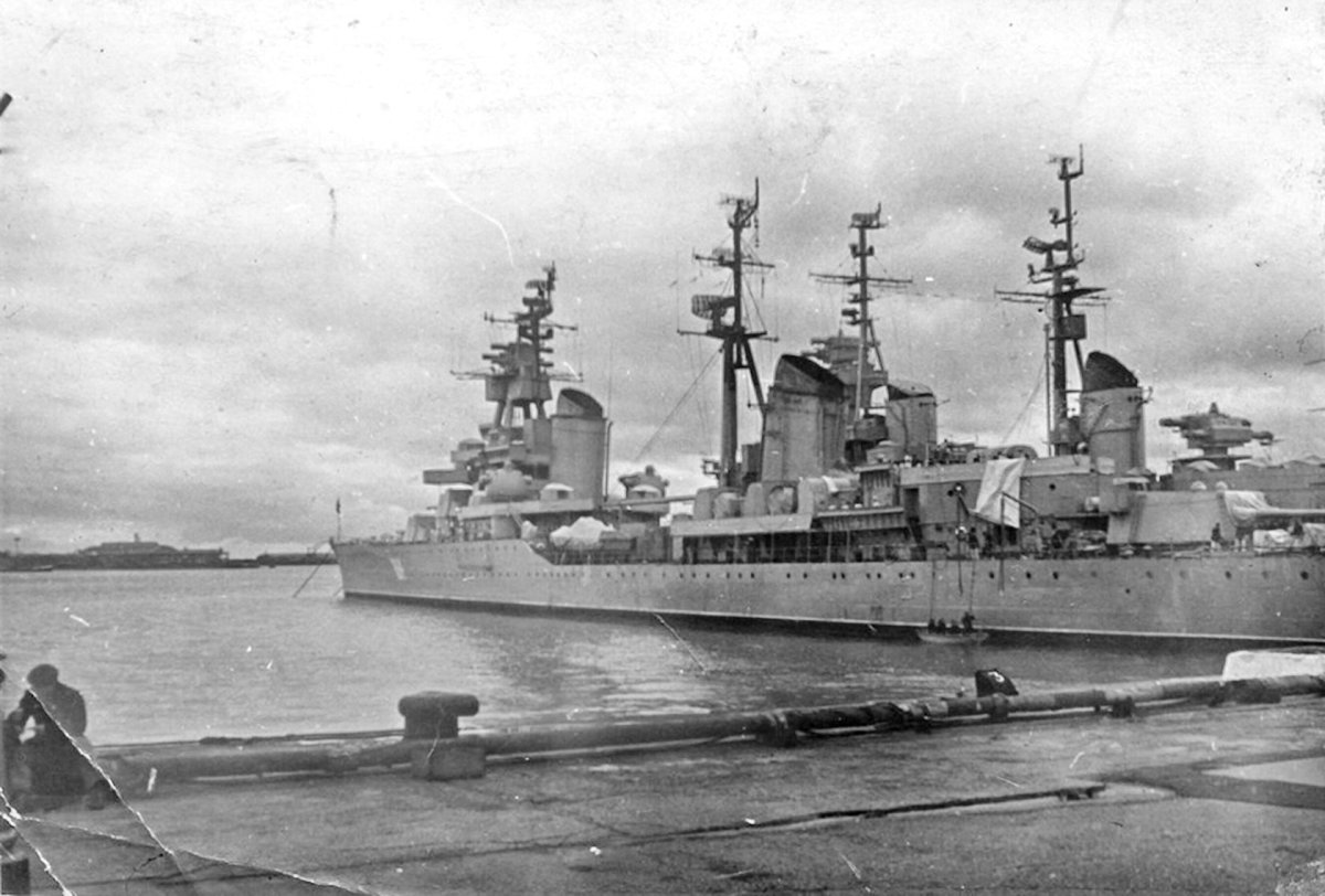 Крейсер Киров 1942 Ленинград