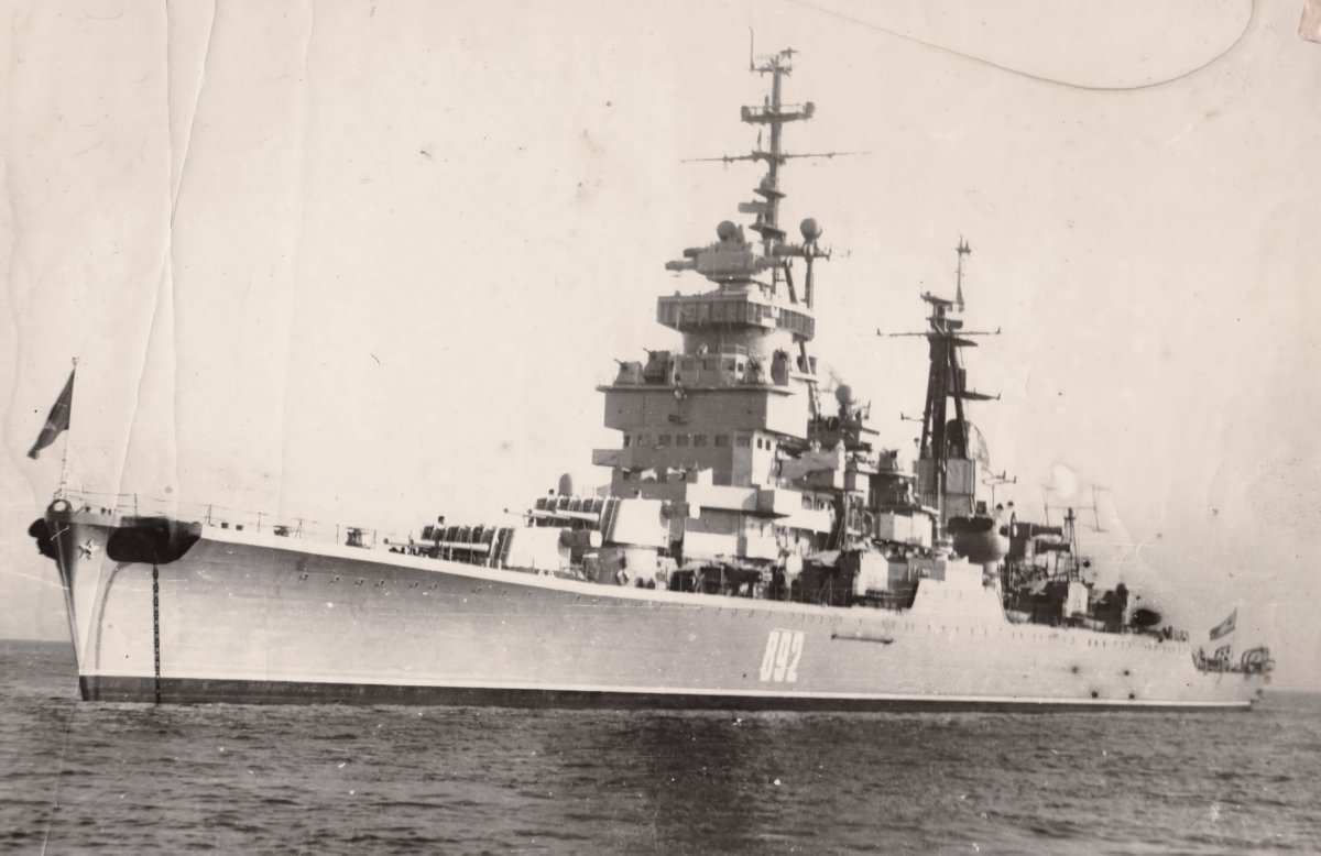 Легкий крейсер Октябрьская революция