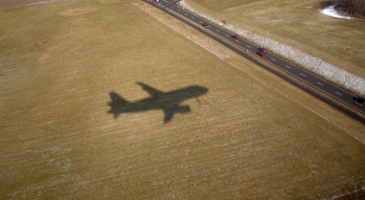 Тень от самолета