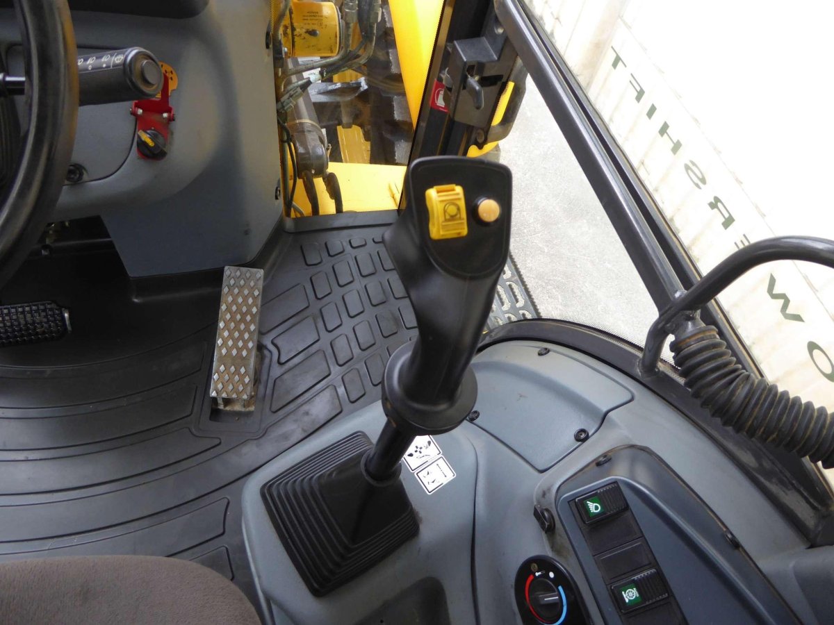 Погрузчик Нью Холланд 115