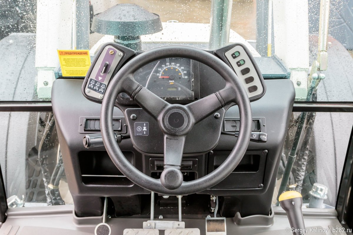 TLB 935 экскаватор погрузчик