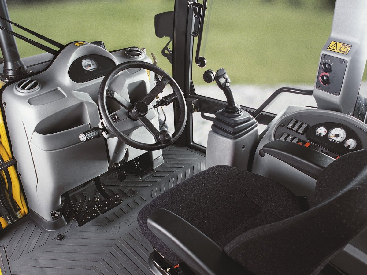 Трактор Volvo bl71